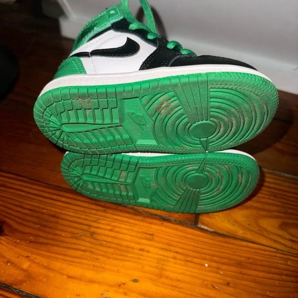 Air Jordan Retro 1 “Lucky Green” - Picture 4 of 4
